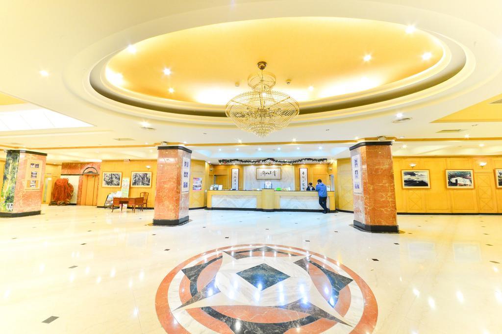 Dongpo Ti Lun Hotel Xinyi Luaran gambar