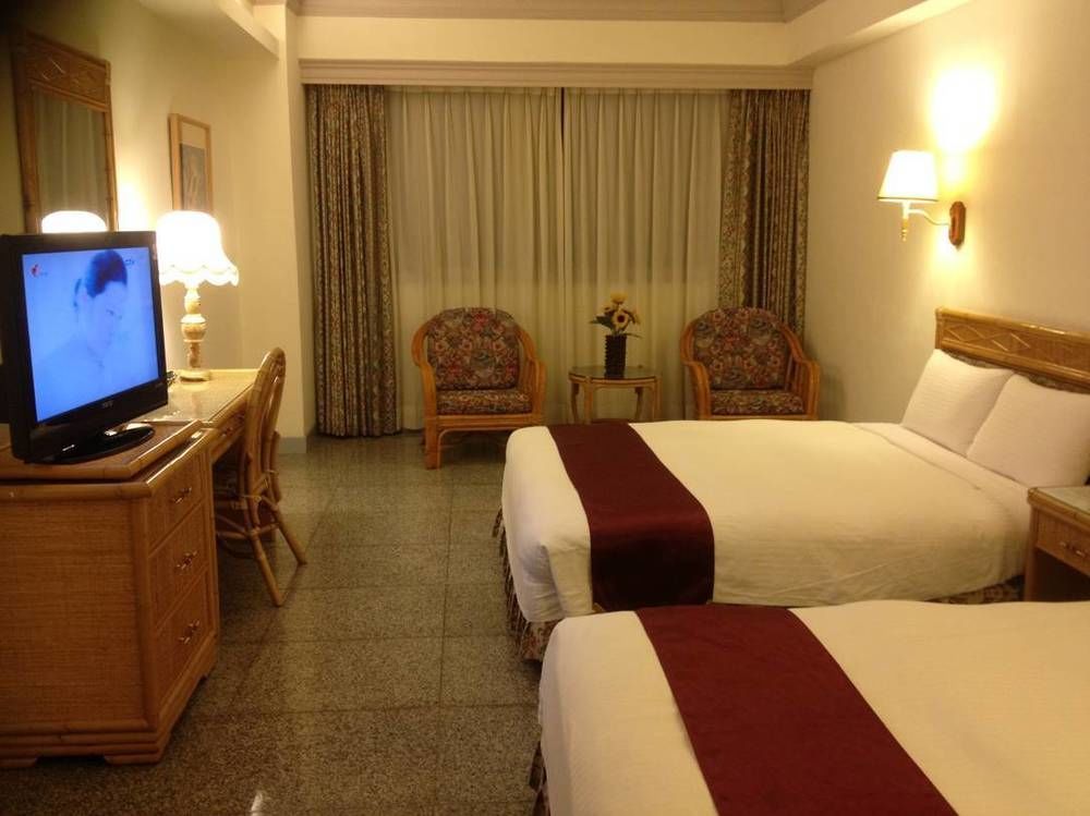 Dongpo Ti Lun Hotel Xinyi Luaran gambar