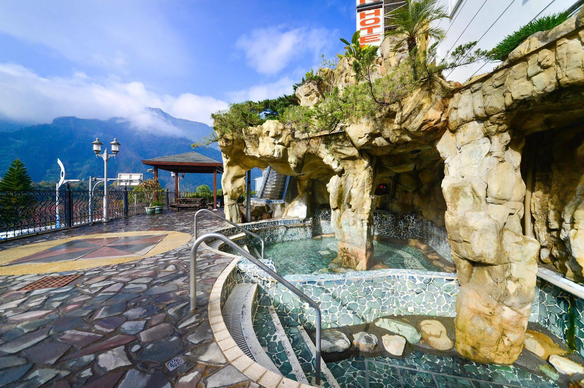 Dongpo Ti Lun Hotel Xinyi Luaran gambar